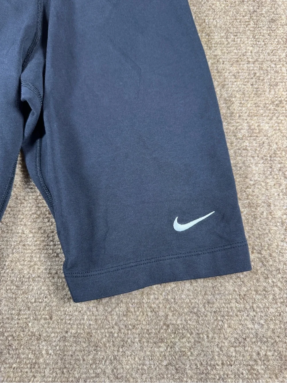 Nike Tight Fit Mid Rise Short Length Biker Shorts Women Black ‎ XS CZ8526-010